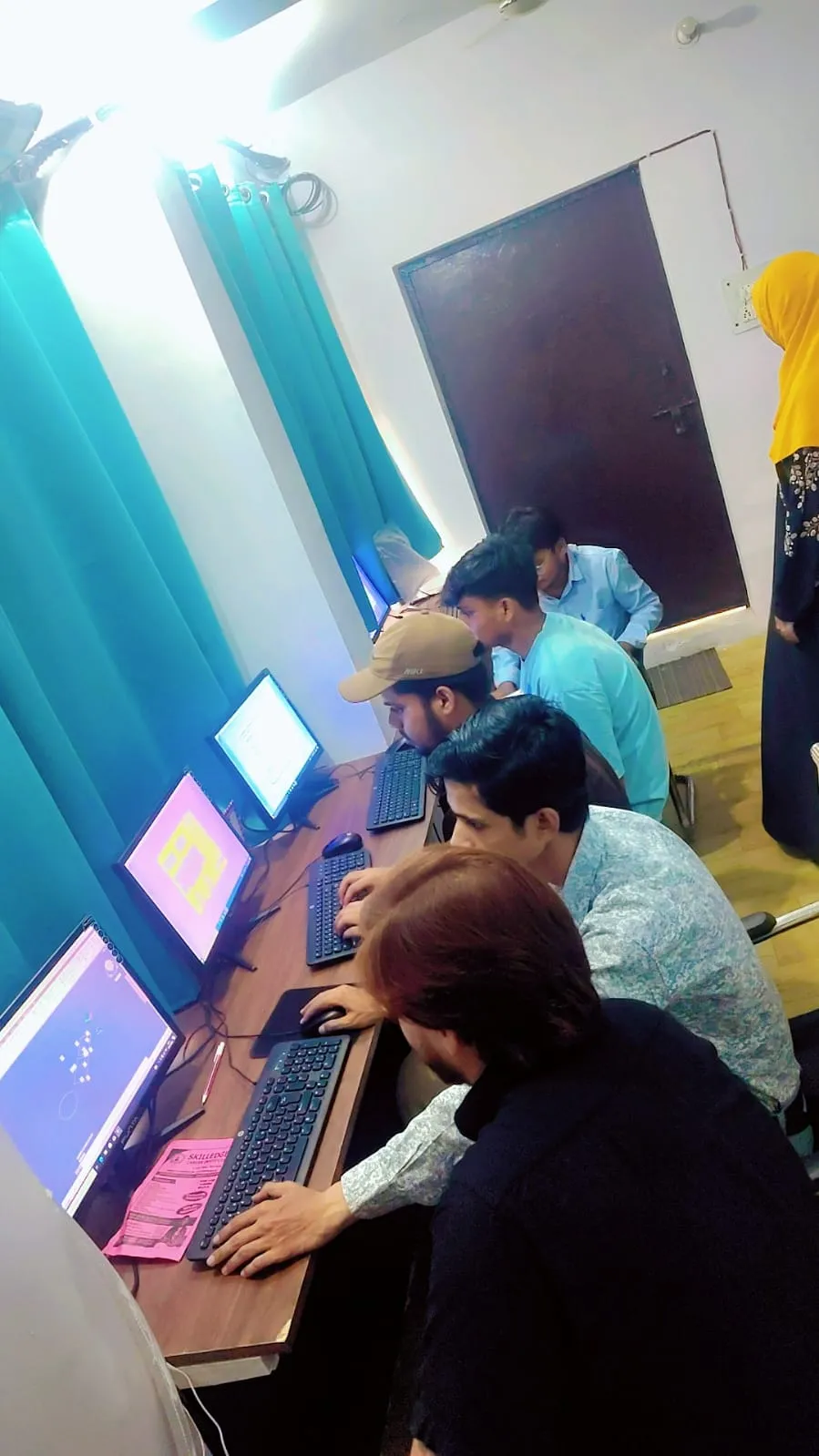 Computer lab infrastructure at SkillEdge Career Institute Aligarh